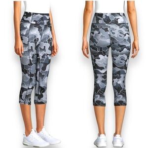 New Avia Size Large (8-10) Black/Gray High Rise Straight-Leg Capri
Legging